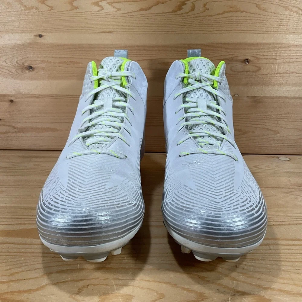 Under Armour Men's White and Silver Athletic Shoes